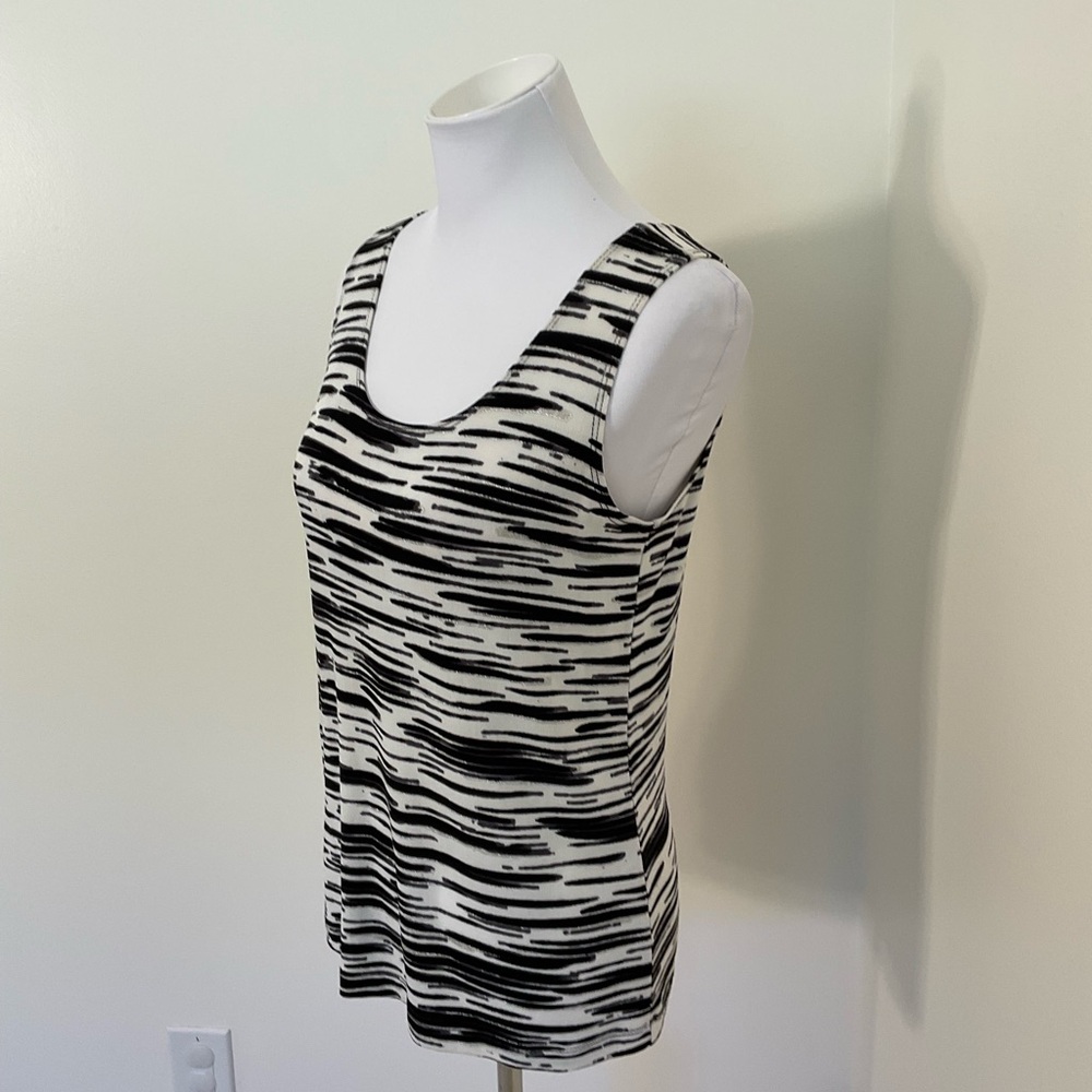 NWT Chico's Travelers Black & White Abstract Stripe Tank Top - Picture 3 of 7